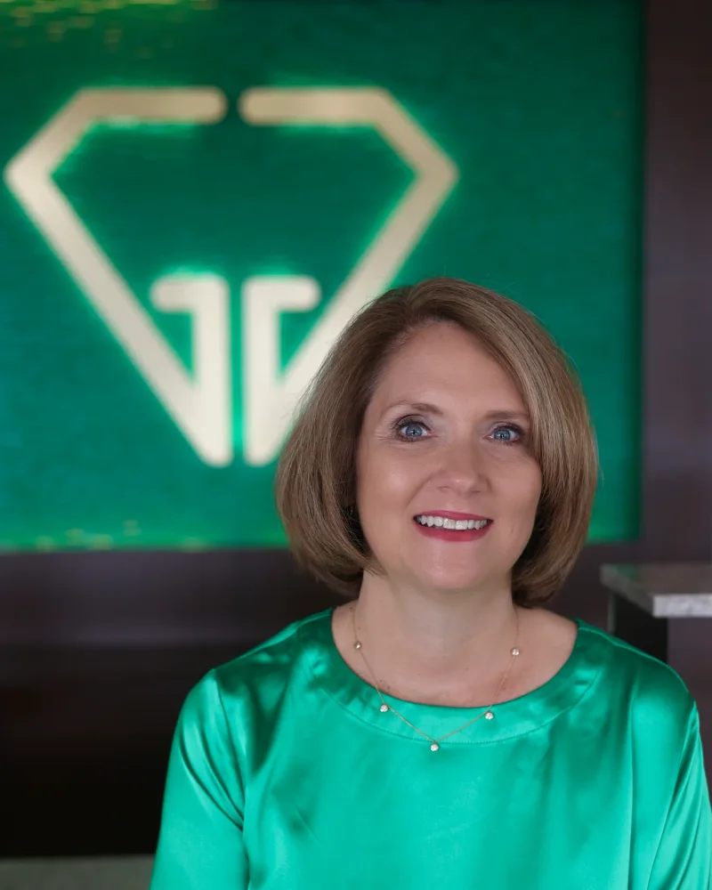 Tracy Pasley, Sales Associate